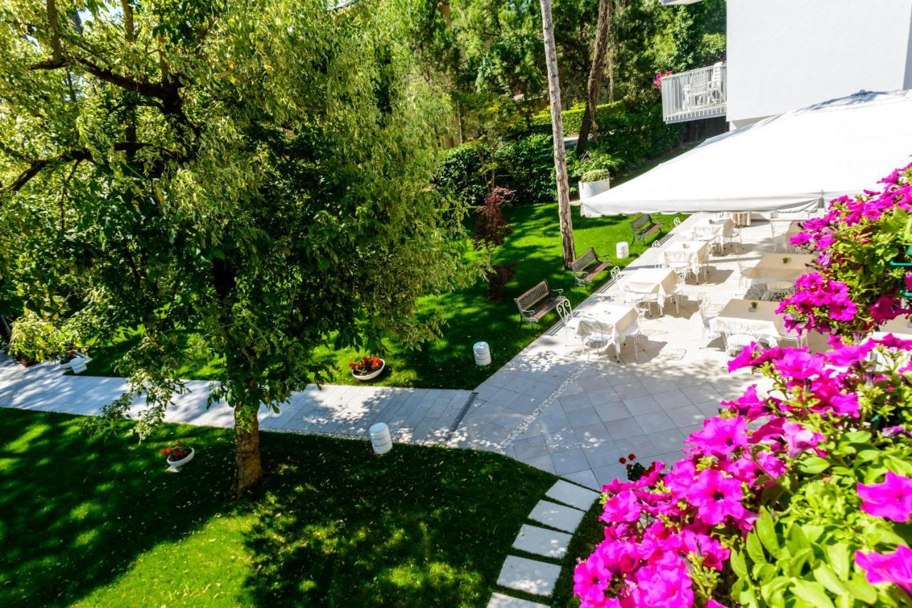 Hotel Eurovil Garni リニャーノ・サッビアドーロ エクステリア 写真