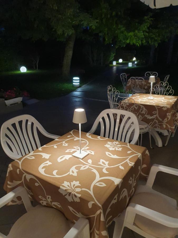 Hotel Eurovil Garni リニャーノ・サッビアドーロ エクステリア 写真