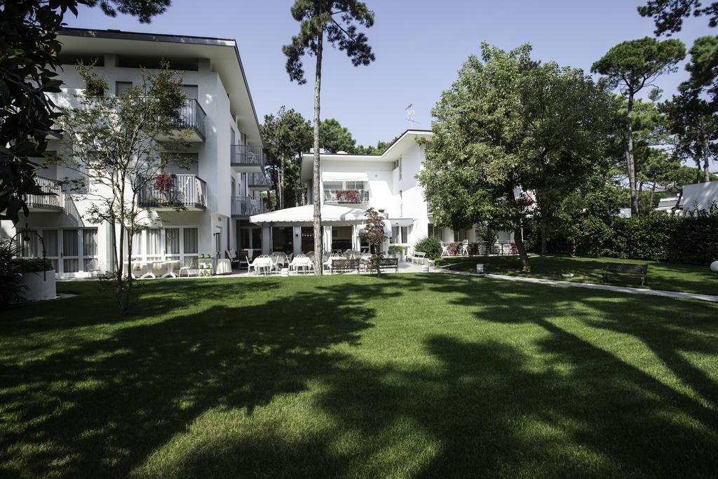 Hotel Eurovil Garni リニャーノ・サッビアドーロ エクステリア 写真
