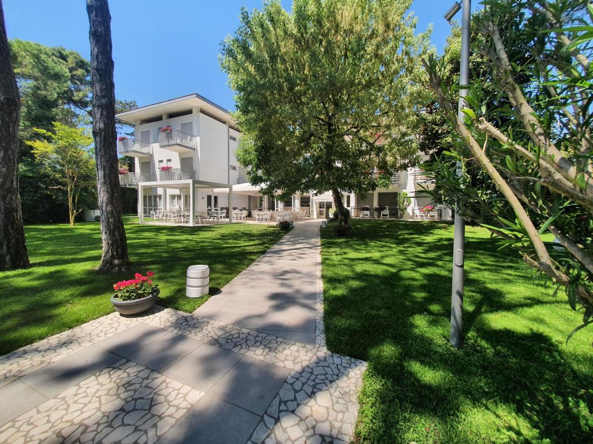 Hotel Eurovil Garni リニャーノ・サッビアドーロ エクステリア 写真