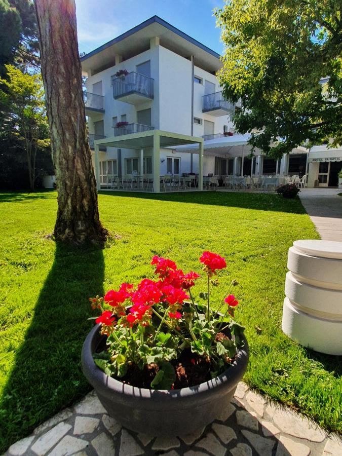 Hotel Eurovil Garni リニャーノ・サッビアドーロ エクステリア 写真