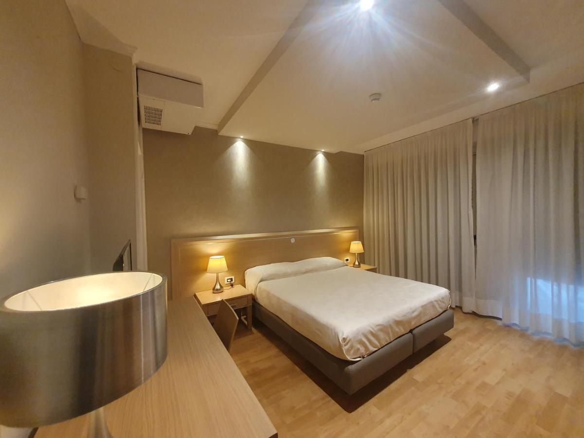 Hotel Eurovil Garni リニャーノ・サッビアドーロ エクステリア 写真