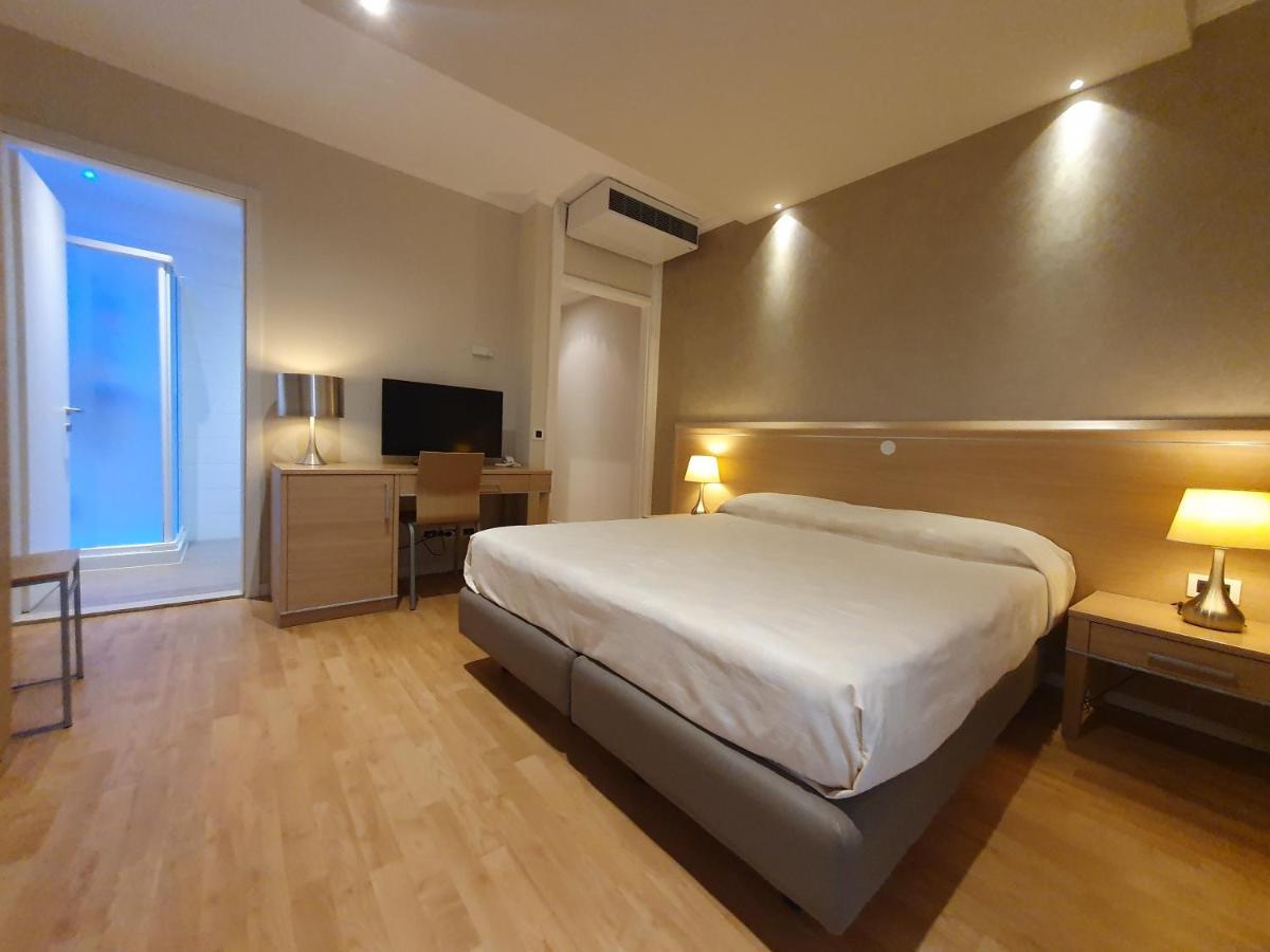 Hotel Eurovil Garni リニャーノ・サッビアドーロ エクステリア 写真