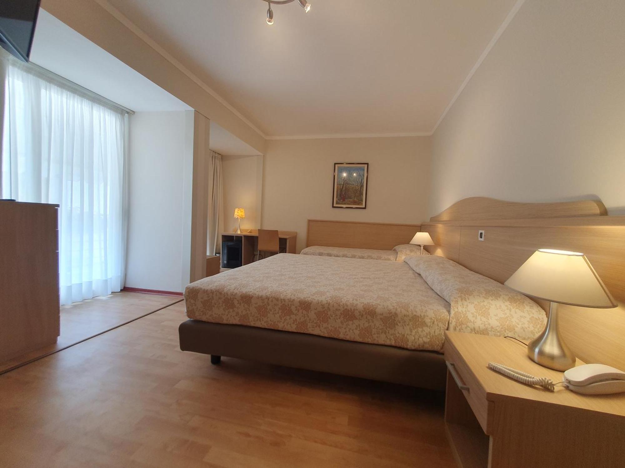 Hotel Eurovil Garni リニャーノ・サッビアドーロ エクステリア 写真