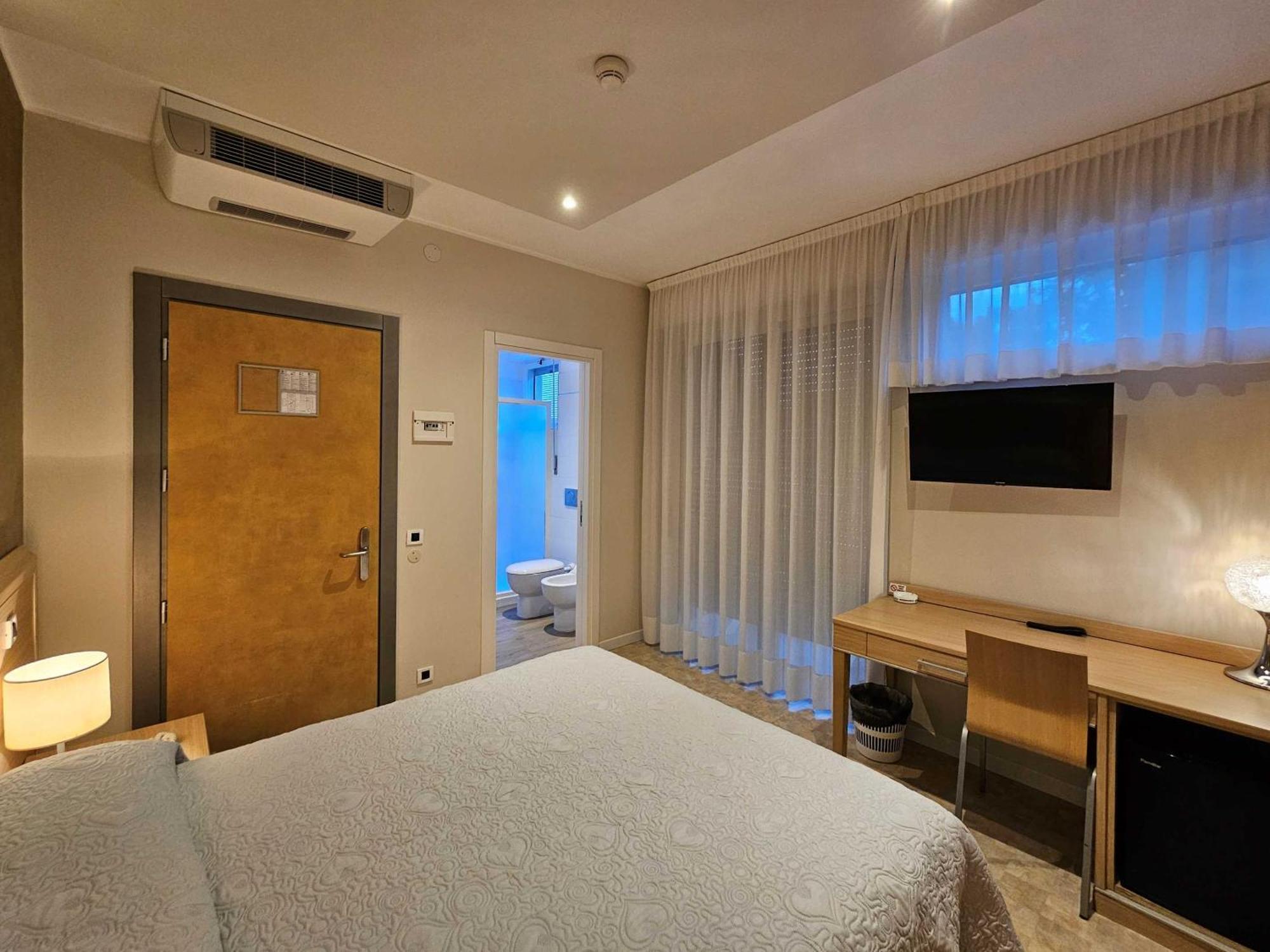 Hotel Eurovil Garni リニャーノ・サッビアドーロ エクステリア 写真