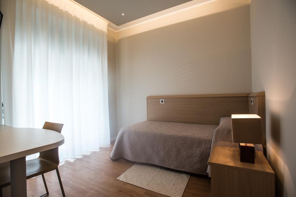 Hotel Eurovil Garni リニャーノ・サッビアドーロ エクステリア 写真