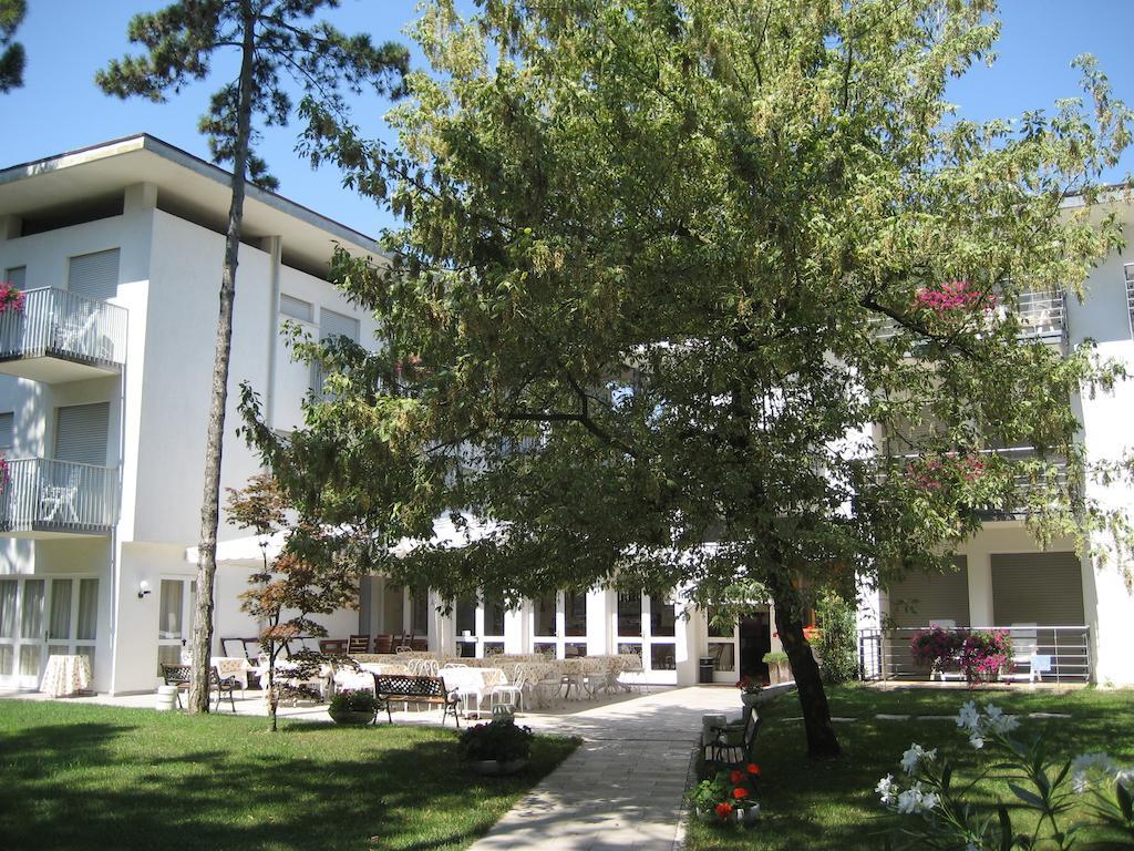 Hotel Eurovil Garni リニャーノ・サッビアドーロ エクステリア 写真