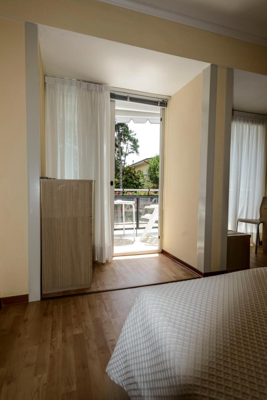 Hotel Eurovil Garni リニャーノ・サッビアドーロ エクステリア 写真